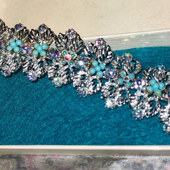 Coro Jeweled Vintage Bracelet - Picture 9 of 16